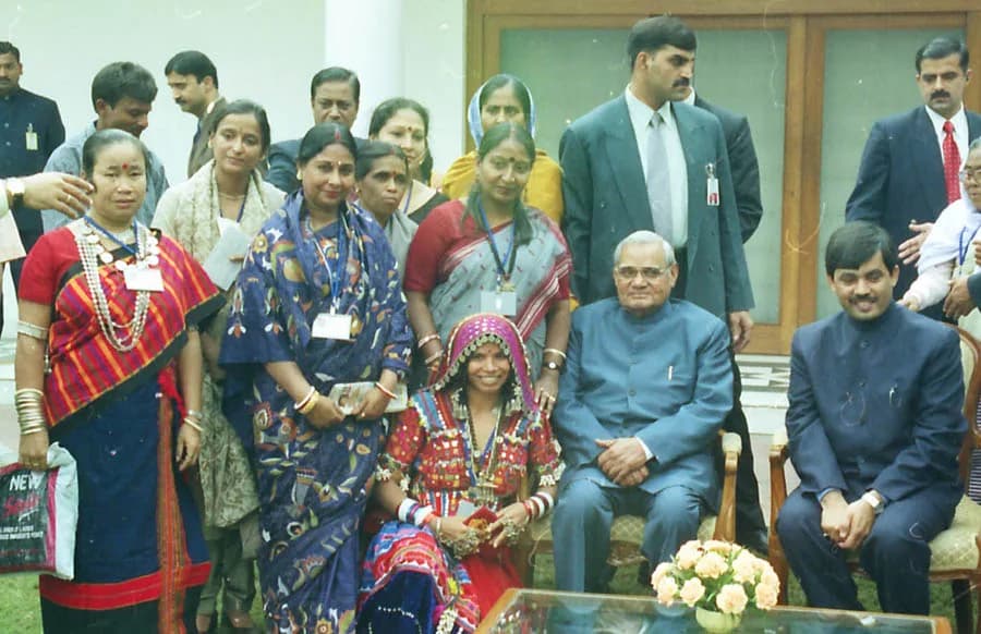 Atal Bihari Vajpayee - The Prime Minister Shri Atal Bihari Vajpayee and the Union Minister for Textiles Shri Sayed Shanawaz Hussain with the delegation of Master craftpersons and weavers, who received