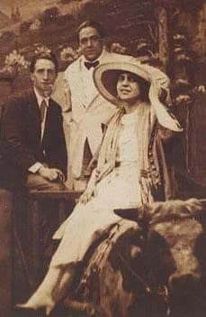 Marcel Duchamp - w:Beatrice Wood and w:Marcel Duchamp (far left) at Coney Island, New York, June 21, 1917.