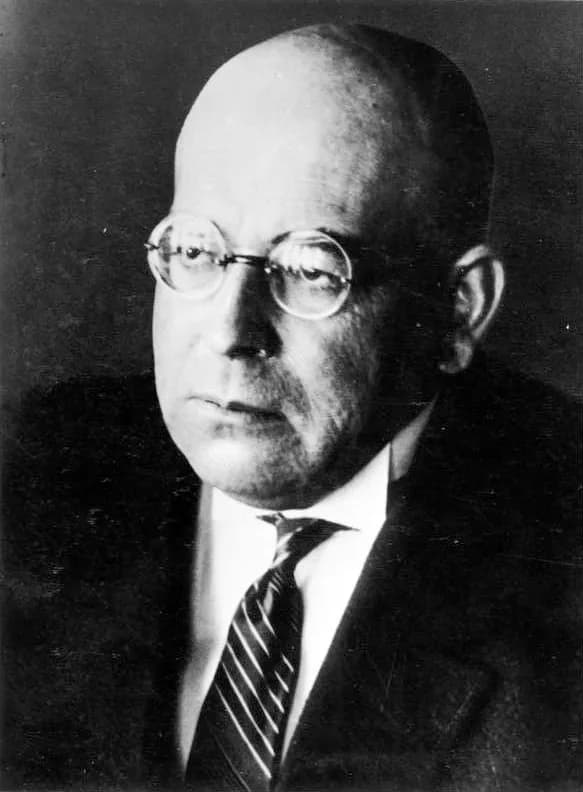 Oswald Spengler - For documentary purposes the German Federal Archive often retained the original image captions, which may be erroneous, biased, obsolete or politically extreme. ADN-ZB
Spengler, Oswa