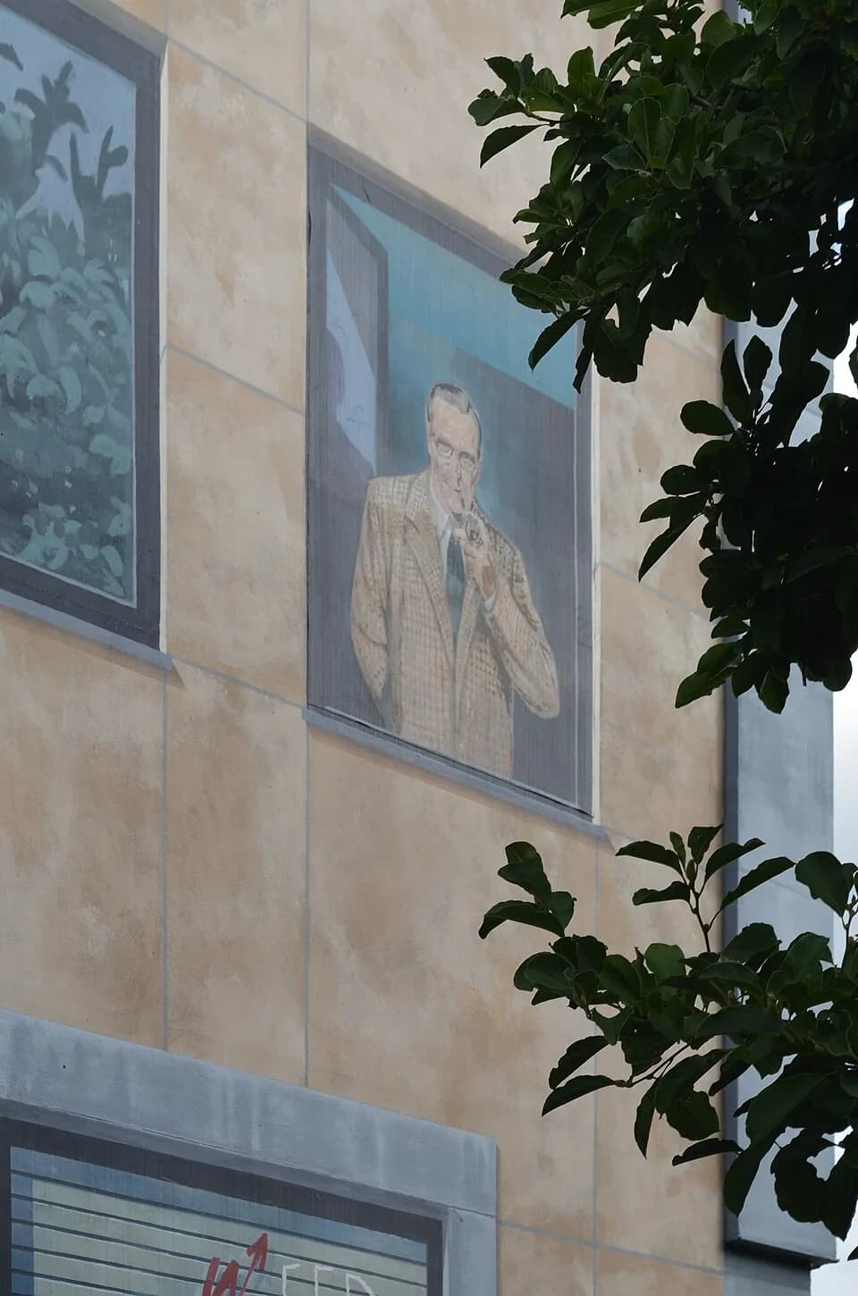 Georges Simenon - Namur - la fresque des Wallons dans les jardins du Mayeur - Georges Simenon