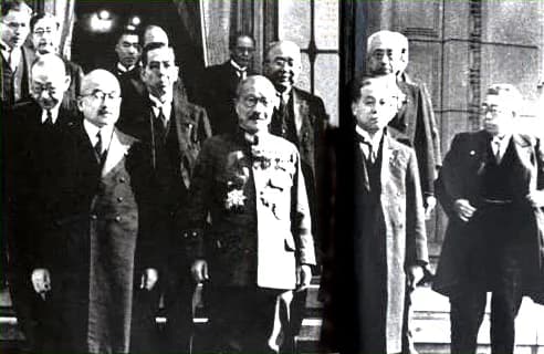 Hideki Tojo - Hideki Tojo (東條英機, 1884-48, in office 1941-44) and his cabinet ministers.