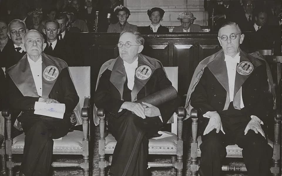 E. M. Forster - Three honorary doctorates at Leiden University, 1954. From left to right Jean Schlumberger, E.M. Forster and Victor van Vriesland. Leiden, 23 June 1954
