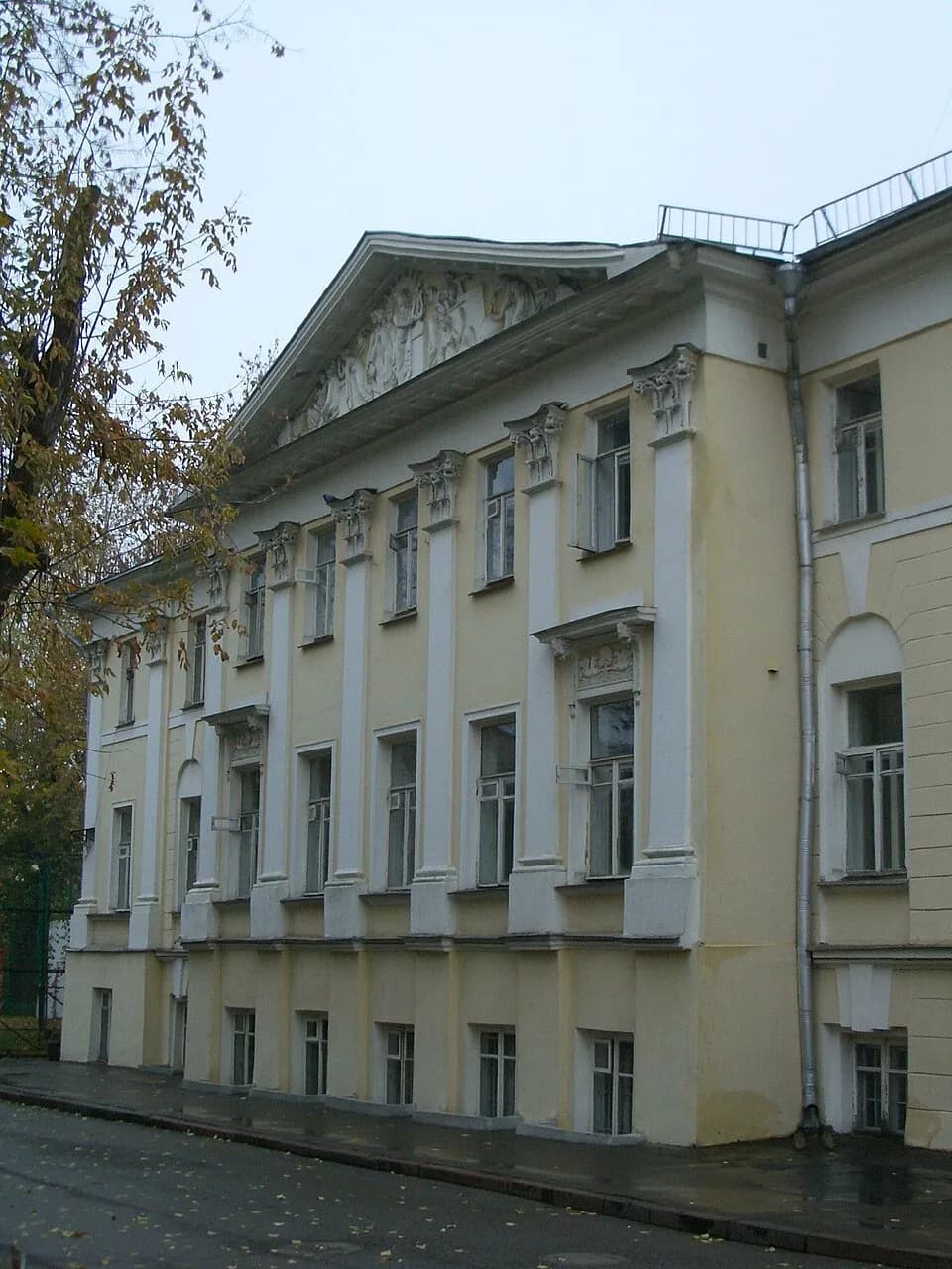 Alexander Herzen - Beschreibung:
Geburtshaus von Alexander Herzen in Moskau, heute Sitz des Gorki-Literaturinstituts, Adresse: Moskau, Tverskoj Boulevard 25, aufgenommen im Oktober 2006
Дом Герцена,
