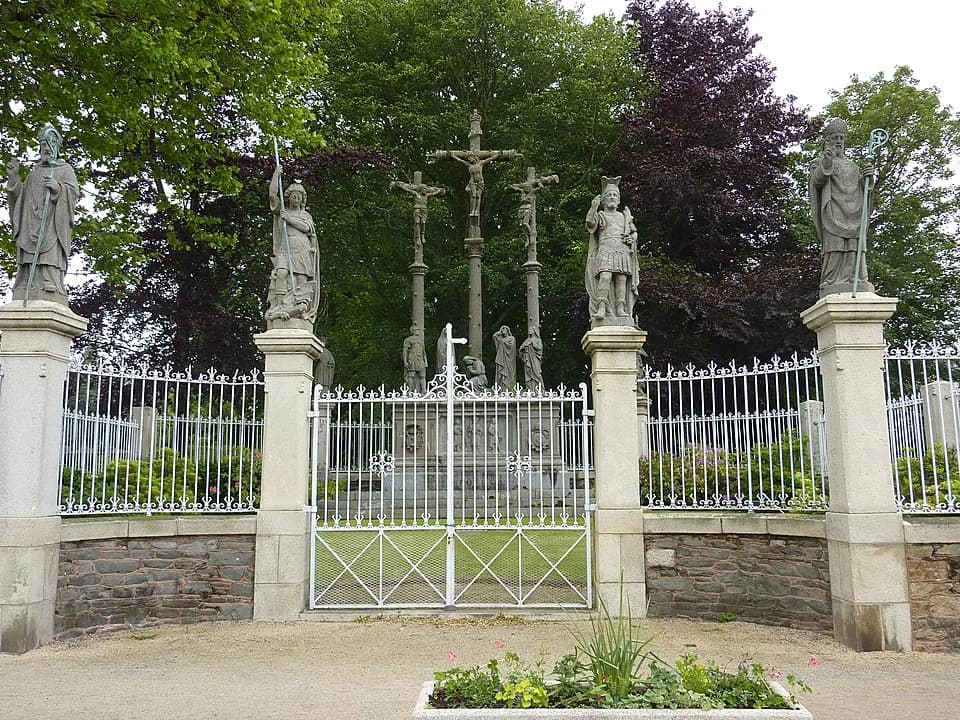 Ernest Renan - Tréguier : le calvaire de Réparation (lié aux incidents de 1903)