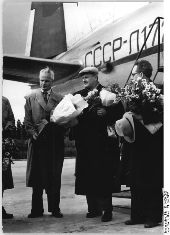 Nâzım Hikmet - For documentary purposes the German Federal Archive often retained the original image captions, which may be erroneous, biased, obsolete or politically extreme. Zentralbild-Sturm 21.5.