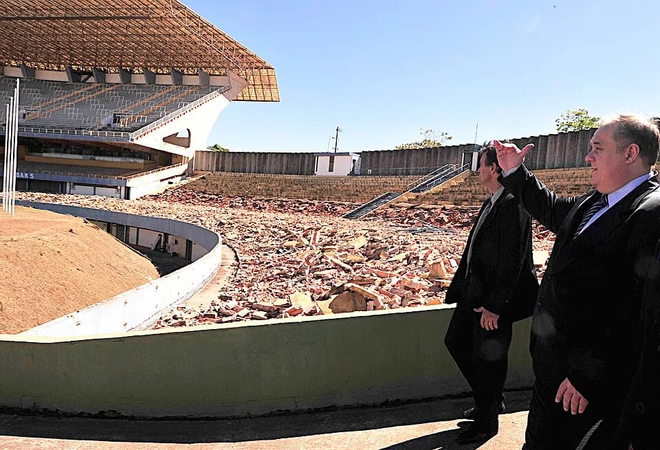 Garrincha Garrincha - Brasília - O ministro da Justiça, Luiz Paulo Barreto, participa da cerimônia de lançamento da reforma e ampliação do Estádio Nacional de Brasília Mané Garrincha e da assinatura d