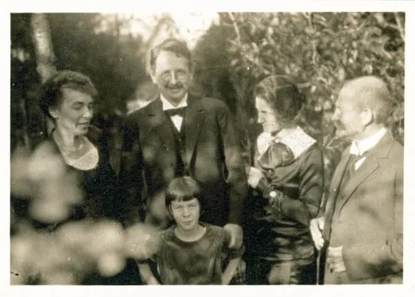 Hermann Weyl - Von links nach rechts: Frau Medicus, Hermann Weyl, Lotte Medicus, Frau H. Weyl, Fritz Medicus