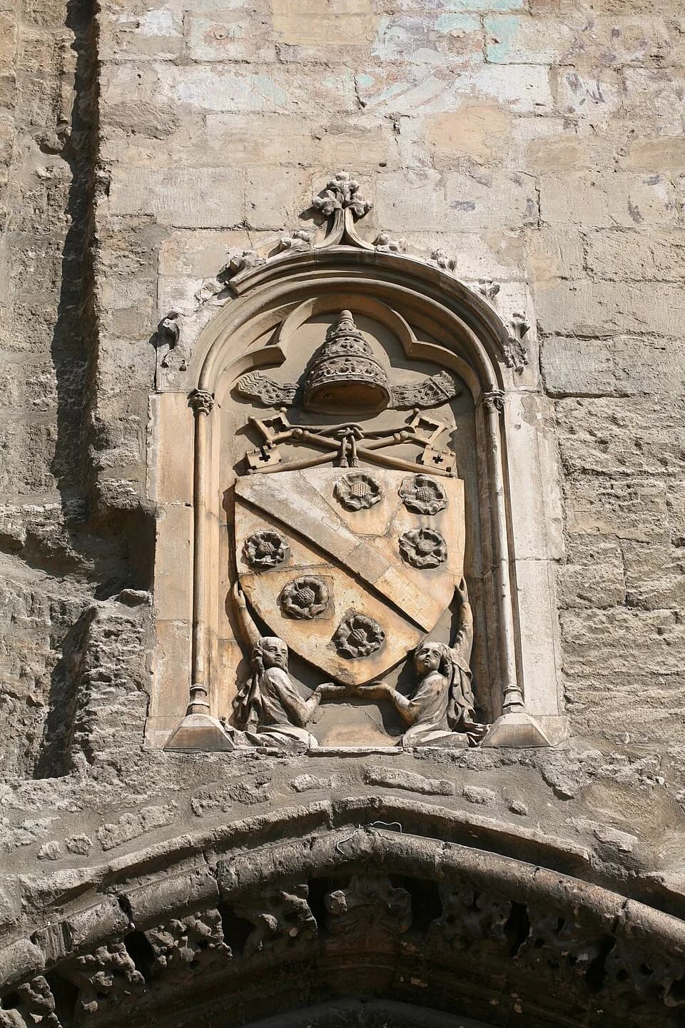 Clement VI - Les armes de Clément VI (armoiries des Roger) sur la Porte Champeaux, Palais des Papes, Avignon