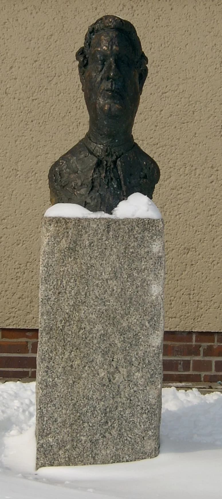 Carl Philipp Emanuel Bach - Bust Carl Philipp Emanuel Bach by Nanette Ghantus (1992) in Frankfurt (Oder) at Concert Hall