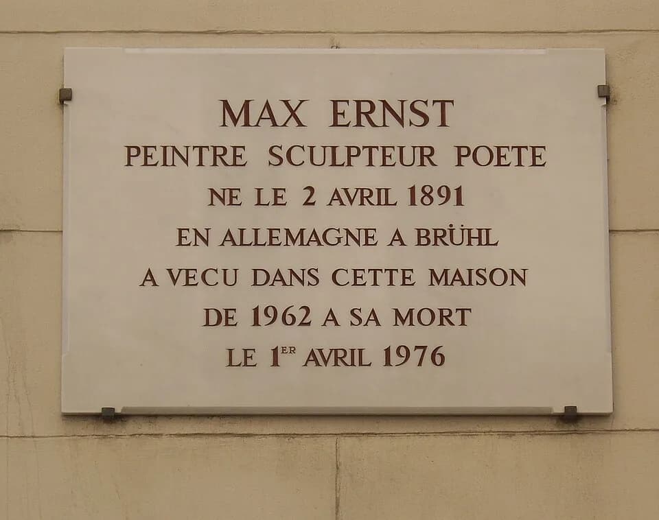 Max Ernst - Plaque apposée au n° 19 de la rue de Lille, Paris 7e, où le peintre et sculpteur Max Ernst (1891-1976) vécut de 1962 à sa mort.