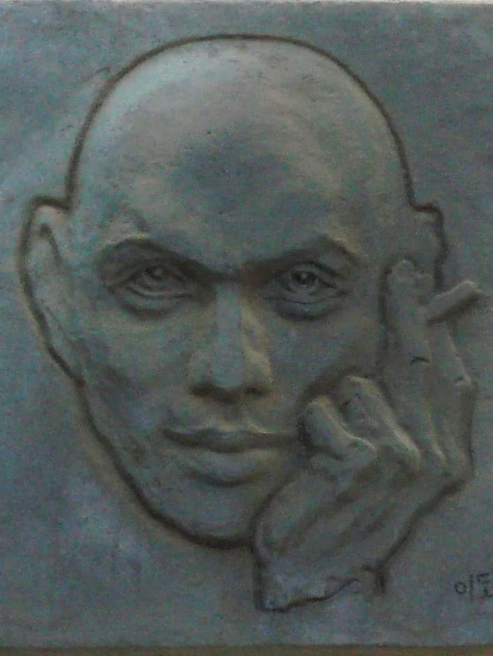Yul Brynner - A plaque on Yul Brynner's house in Vladivostok.