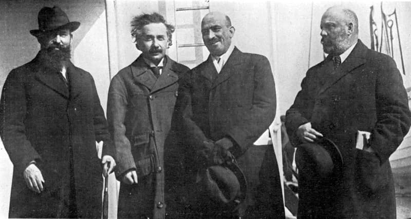 Chaim Weizmann - Albert Einstein and "leaders of the World Zionist Organization" published in the USA in 1921. Also pictured are Chaim Weizmann, Menachem Ussishkin and Ben-Zion Mossinson (headmaster o