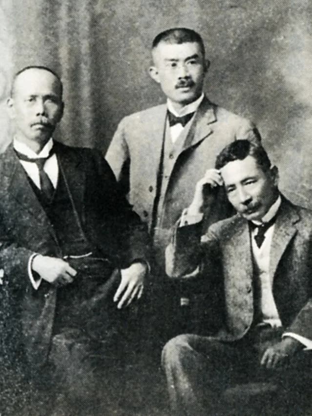 Natsume Sōseki - Natsume, Soseki (right) with Inuzuka, Nobutaro (center) and Nakamura, Yoshikoto (left)