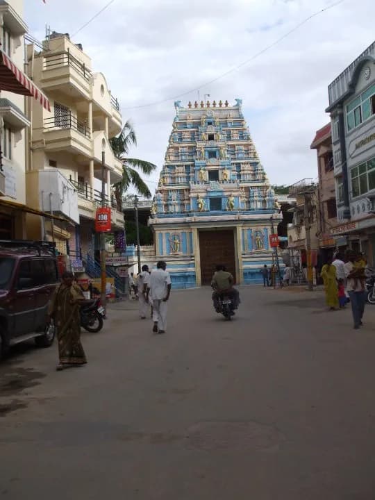 Sathya Sai Baba - entrance to prashanti nilayam