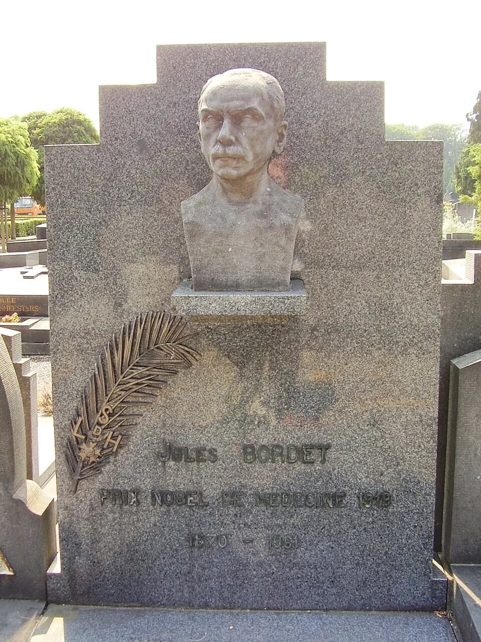 Jules Bordet - Description: Cimetière d’Ixelles (Bruxelles)
Author: User:Ben2
Date of creation: 08 juillet 2006
Source: Photo personnelle