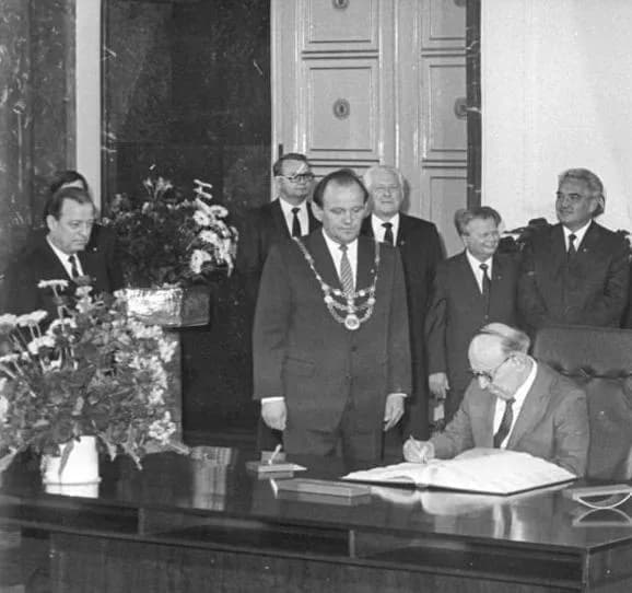Todor Zhivkov - For documentary purposes the German Federal Archive often retained the original image captions, which may be erroneous, biased, obsolete or politically extreme. ADN-ZB Zimmermann 29.5.
