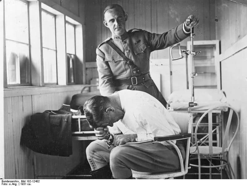 Robert Bárány - For documentary purposes the German Federal Archive often retained the original image captions, which may be erroneous, biased, obsolete or politically extreme. Pilotenprüfung bei der