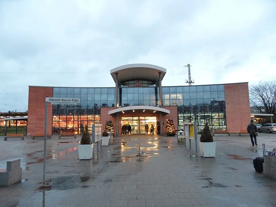 Albrecht Kossel - Rostock Hauptbahnhof - Zugang von Süden