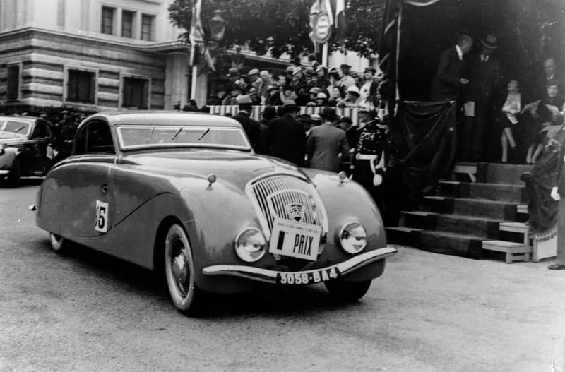 Marcel Pagnol - Peugeot 601 DL Eclipse carrossée par Pourtout, voiture personnelle de Marcel Pagnol, apparaît dans le film "Le Schpountz"