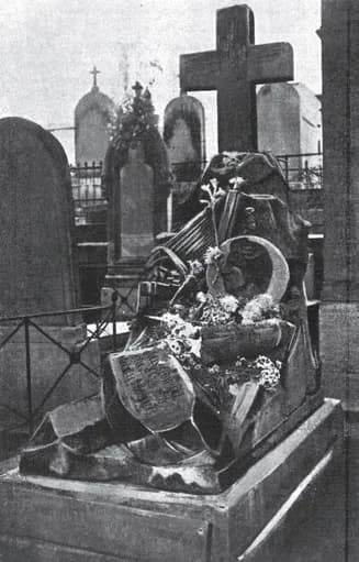 Juliusz Słowacki - Grób poety w Paryżu. Fot. z książki J. Wiśniowski, Pochód na Wawel, Kraków 1928.png