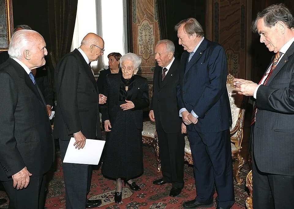 Oscar Luigi Scalfaro - Da sinistra a destra: Oscar Luigi Scalfaro, Giorgio Napolitano, Giuseppina Tripodi (nello sfondo), Rita Levi Montalcini, Carlo Azeglio Ciampi, Carlo Rubbia e Aaron Ciechanover,