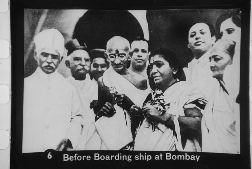 Sarojini Naidu - Gandhi with Sarojini Naidu before boarding ship at Bombay, going to London, September 1931.