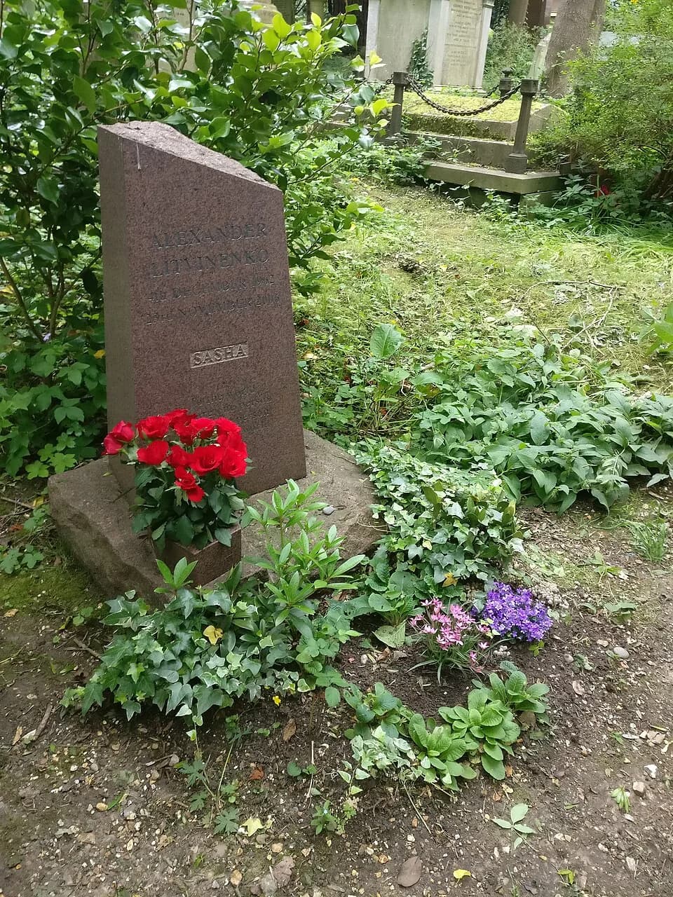 Alexander Litvinenko - Grave of Alexander Walterowitsch Litwinenko on London Highgate Cemetery 2017