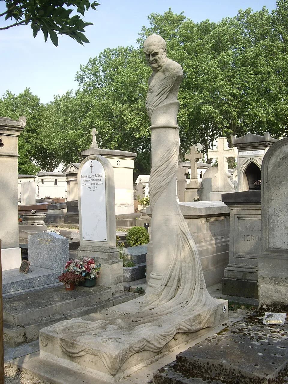 Charles-Augustin Sainte-Beuve - Tombe de Charles-Augustin Sainte-Beuve, cimetière du Montparnasse, division 17. Colonne funéraire de José de Charmoy.