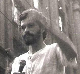 Sócrates Sócrates - Sócrates 1984. Cropped from
Socrates (futebolista) participando do movimento político Diretas Já.jpg