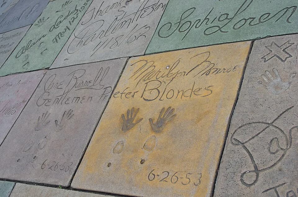 Marilyn Monroe - Marilyn Monroe in Grauman's Chinese Theatre