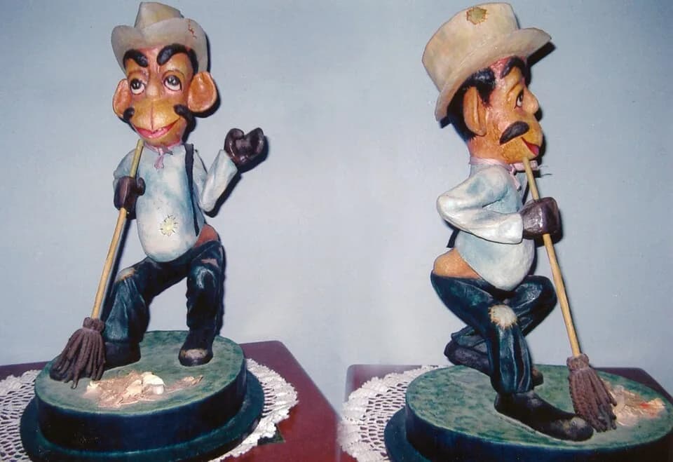 Cantiflas - Mario Moreno Cantinflas, escultura de Onelio Escalona Vargas del Dúo Caricare.