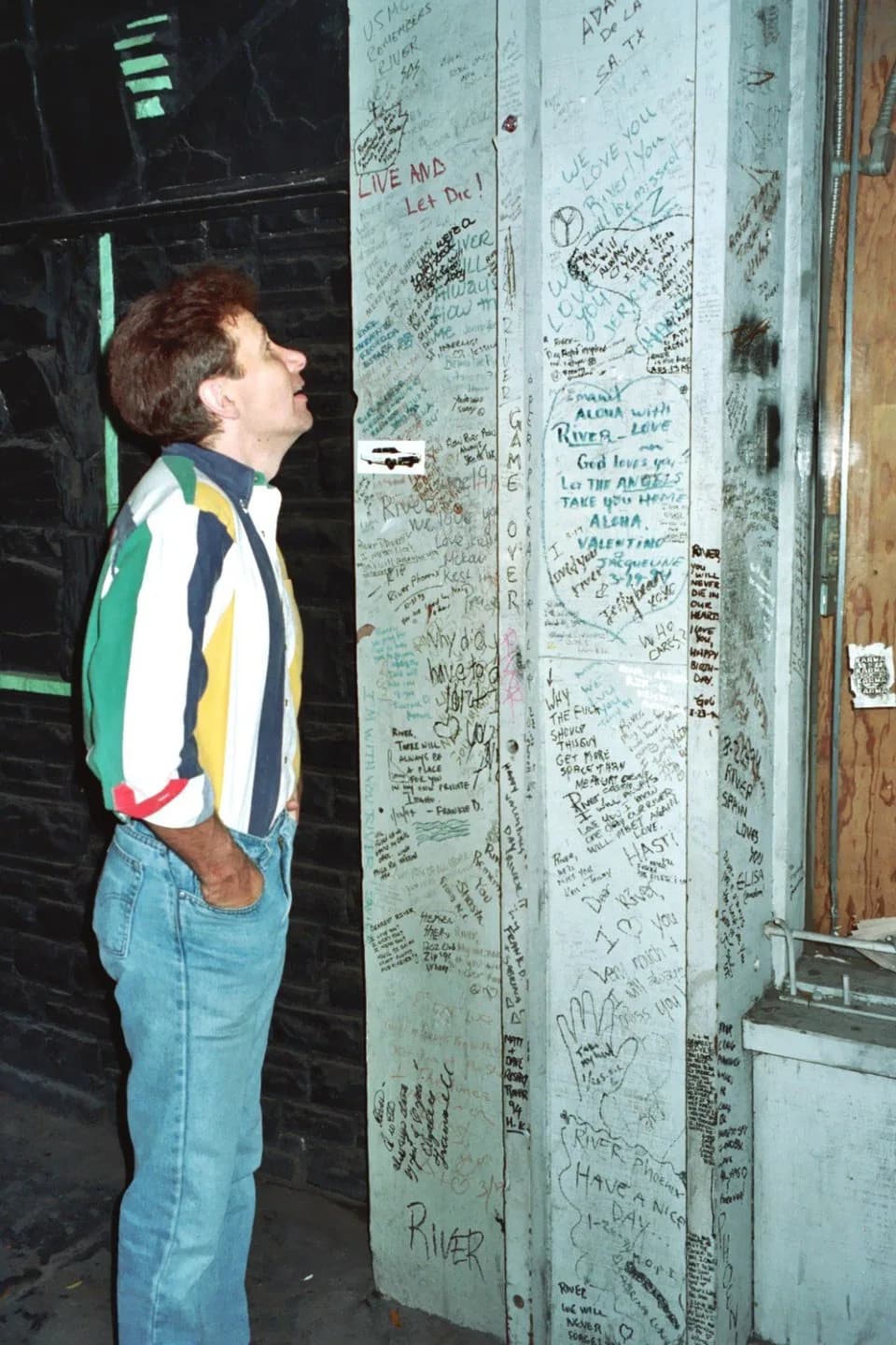 River Phoenix - Ken looking at graffiti left outside the Viper Room, a bar in Los Angeles, after actor River Phoenix died on the sidewalk outside the bar. Photo taken in Los Angeles, 1994