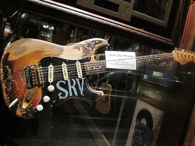 Stevie Ray Vaughan - Stevie Ray Vaughan's 〝Number One” replica guitar
(photographed near One Eyed Jack's, New Orleans)
Me So Hungry food blog