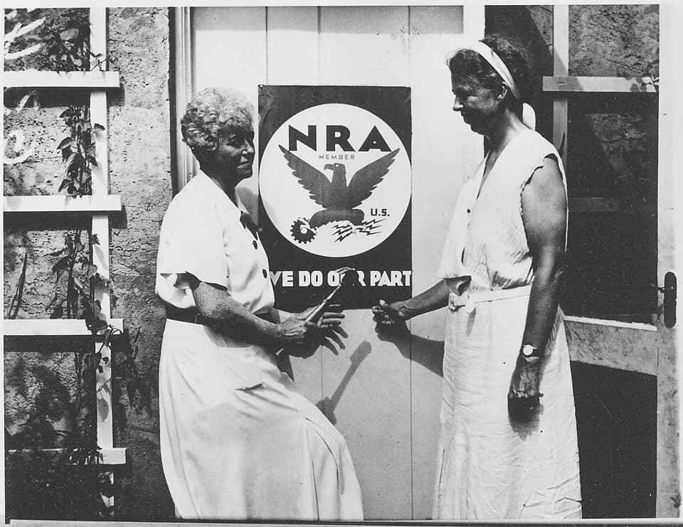 Eleanor Roosevelt - Eleanor Roosevelt and Nancy Cook at Val,Kill in Hyde Park - NARA - 195629.jpg