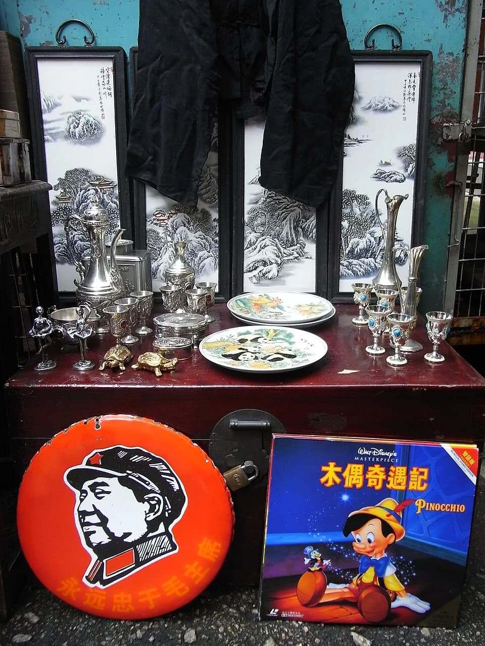 Walt Disney - zh:上環摩羅街, Upper Lascar Row, Sheung Wan, Hong Kong