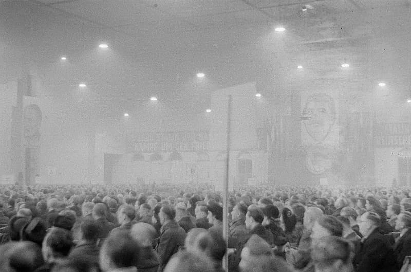Joseph Stalin - Original image description from the Deutsche FotothekBlick in die Tagungshalle