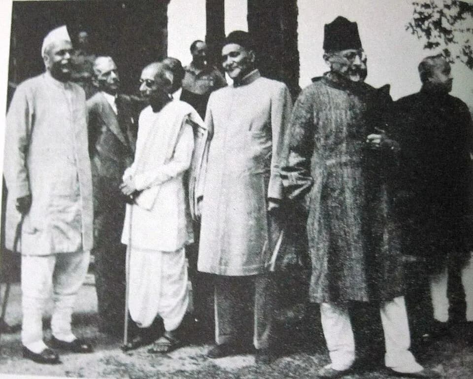 Abul Kalam Azad - Indian leaders at the Simla Conference (1946). From Left to Right: Rajendra Prasad, Mohammad Ali Jinnah, C. Rajagopalachari, X, Maulana Abul Kalam Azad