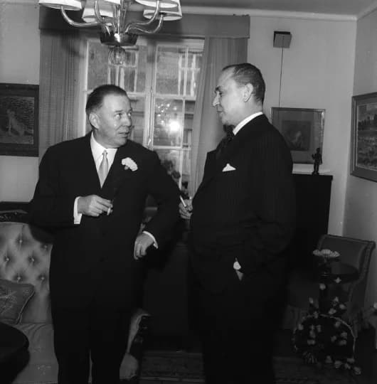 Mika Waltari - Mika Waltari celebrate his 50th birthday at home 19 September 1958. He is congratulated by Olavi Paavolainen.