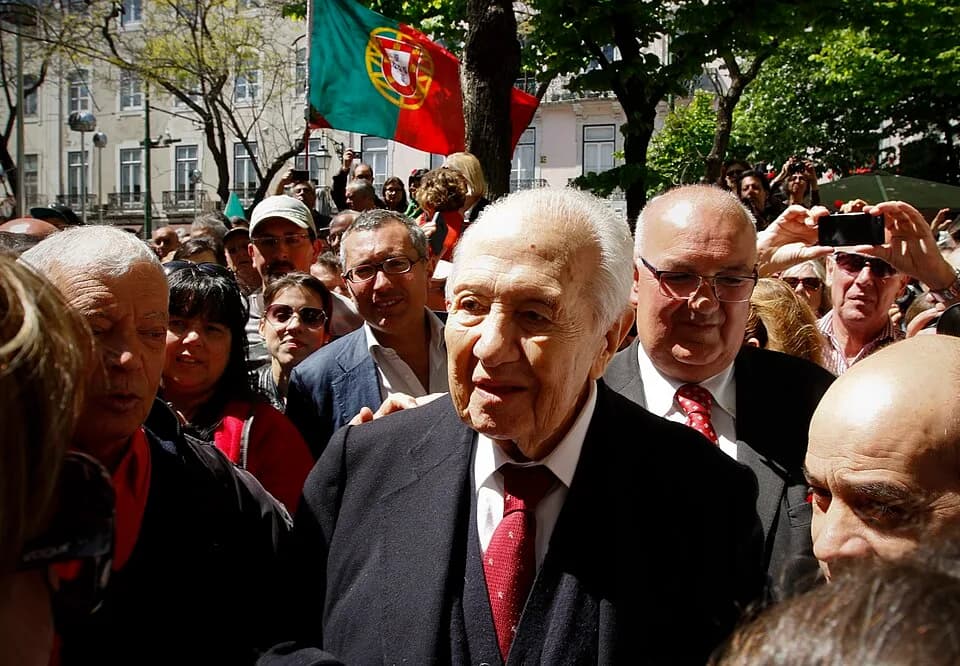Mário Soares - Mario Soares, former Prime Minister and President of Portuguese Socialist Party (PS) attending a rally to celebrate the 40th anniversary of the Carnation Revolution, 25 April 2014 in Li