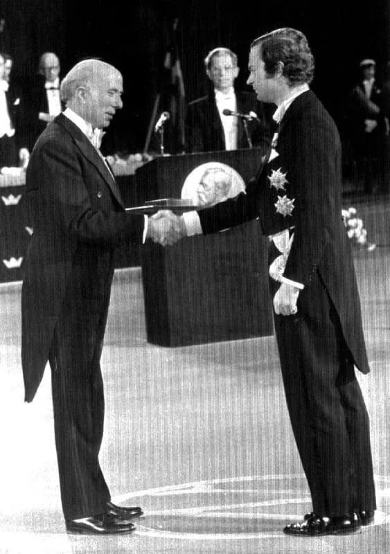 Renato Dulbecco - Renato Dulbecco and Gustavo of Sweden, Nobel Prize 1975.