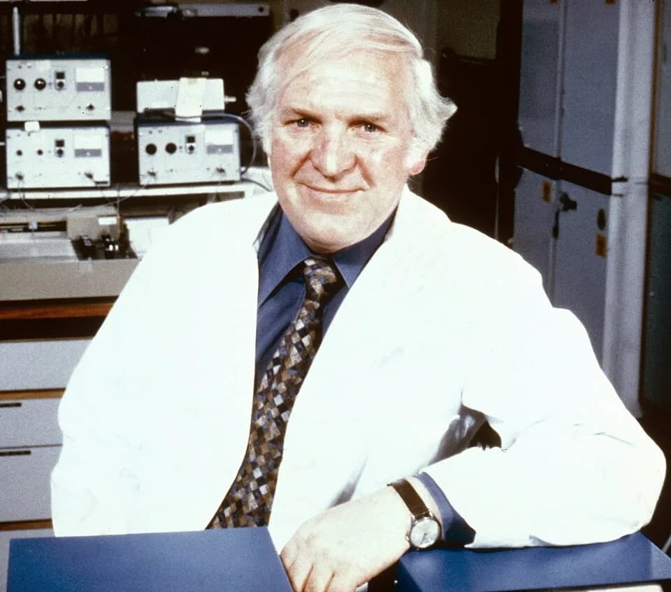 James Black - Sir James Black (1924-2010). Between 1978 and 1984, Black was Director of Thereapeutic Research at the Wellcome Research Laboratories.