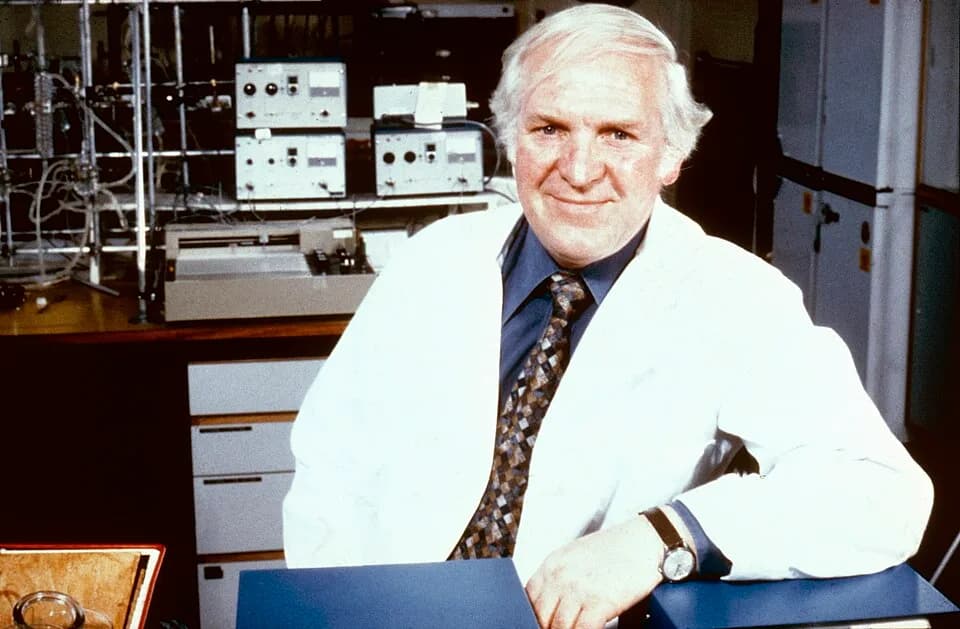 James Black - Sir James Black (1924-2010).
Between 1978 and 1984, Black was Director of Thereapeutic Research at the Wellcome Research Laboratories.
Archives & Manuscripts
Keywords: Wellcome Foun