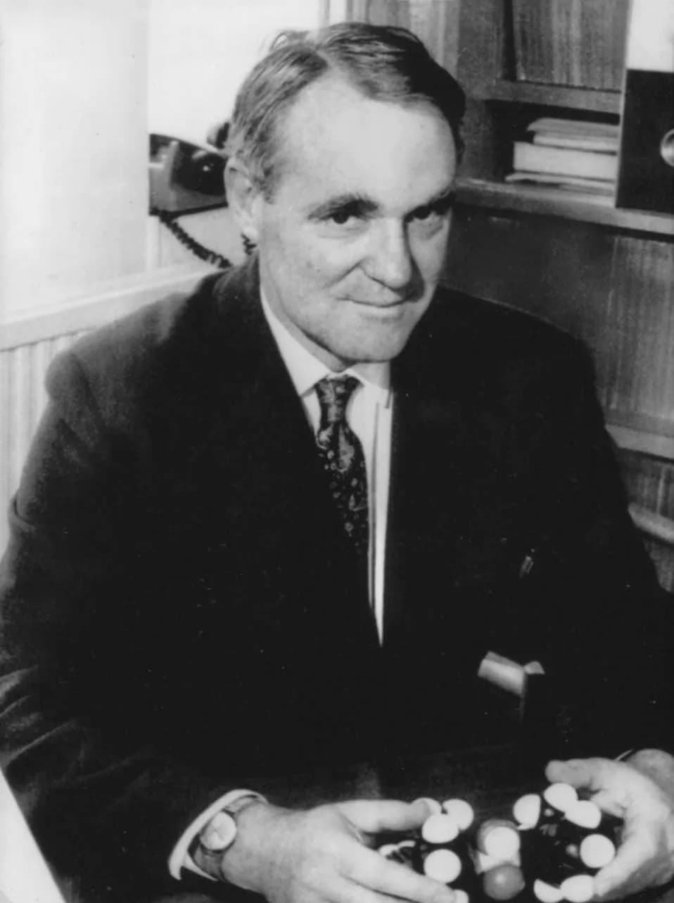 John Cornforth - 1975 PRESS PHOTO PROFESSOR JOHN WARCUM CORNFORTH