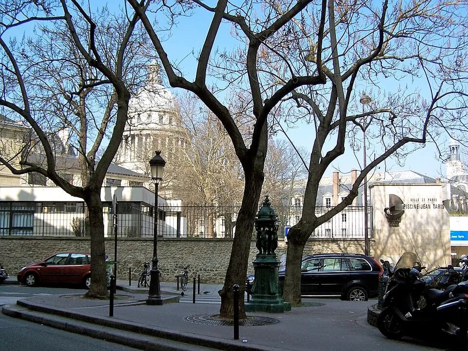 Emmanuel Levinas - View of the square, with the Pantheon in the background.