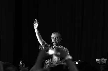 Abdullah Ahmad Badawi - Abdullah Badawi speaking to supporters at Putrajaya