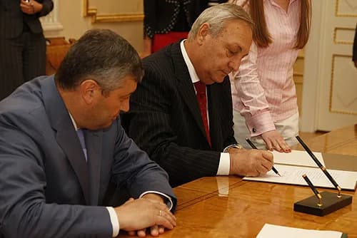 Sergei Bagapsh - THE KREMLIN, MOSCOW. President of South Ossetia Eduard Kokoity (on the left) and President of Abkhazia Sergei Bagapsh signed the six principles for resolving the conflicts.