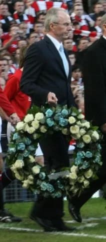 Sven-Göran Eriksson - Sven-Göran Eriksson carrying a wreath in 2008 at the Manchester Derby. The match was played at Old Trafford and commemorated the 50th anniversary of the Munich Air Disaster. Erik