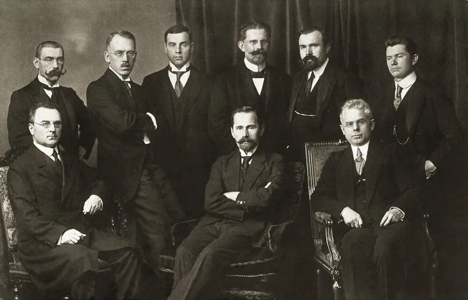 Antanas Smetona - A delegation of the Council of Lithuania in Berlin after discussing the first appointment of the Cabinet of Ministers with the new German government of Prince Maximilian of Baden. Fr