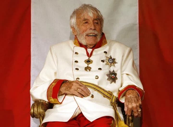 Johannes Heesters - Johannes Heesters in a 2008 production of the operetta The White Horse Inn as Franz Joseph I of Austria; location: Hamburg, Winterhuder Fährhaus Theatre.