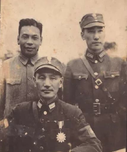 Chiang Ching-kuo - Chiang Kai-shek (front) with sons Chiang Ching-kuo (rear, left) and Chiang Wei-kuo (rear, right).